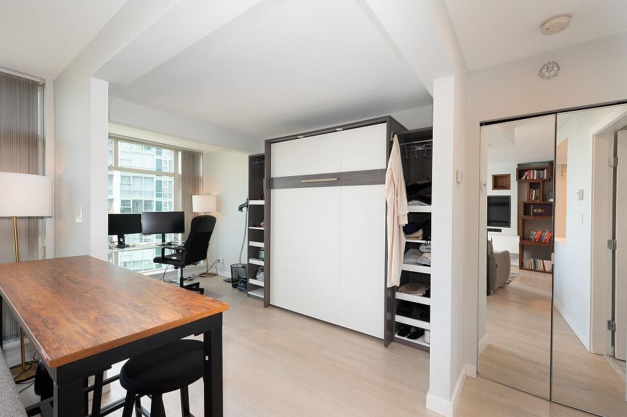 1703 198 Aquarius Mews Vancouver, BC - 11