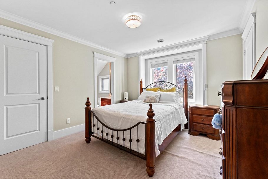 1030 W 33rd Avenue Vancouver, BC - 21