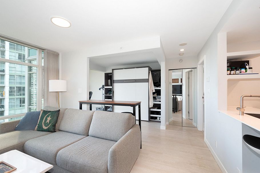 1703 198 Aquarius Mews Vancouver, BC - 20