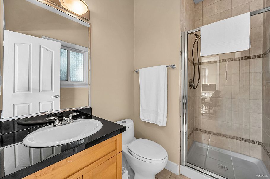 648 E 3rd Street North Vancouver, BC - 29