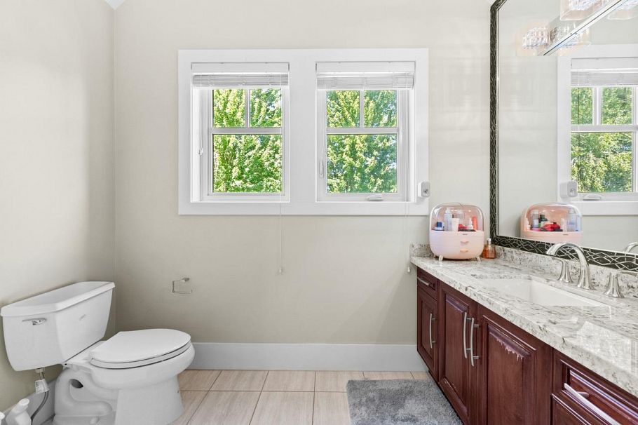 1030 W 33rd Avenue Vancouver, BC - 23