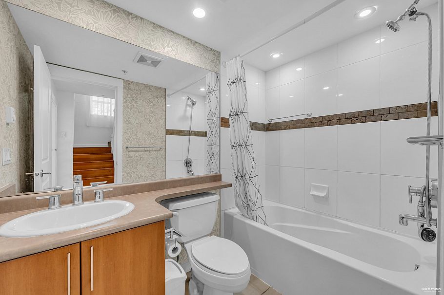 7401 Columbia Street Vancouver, BC - 19