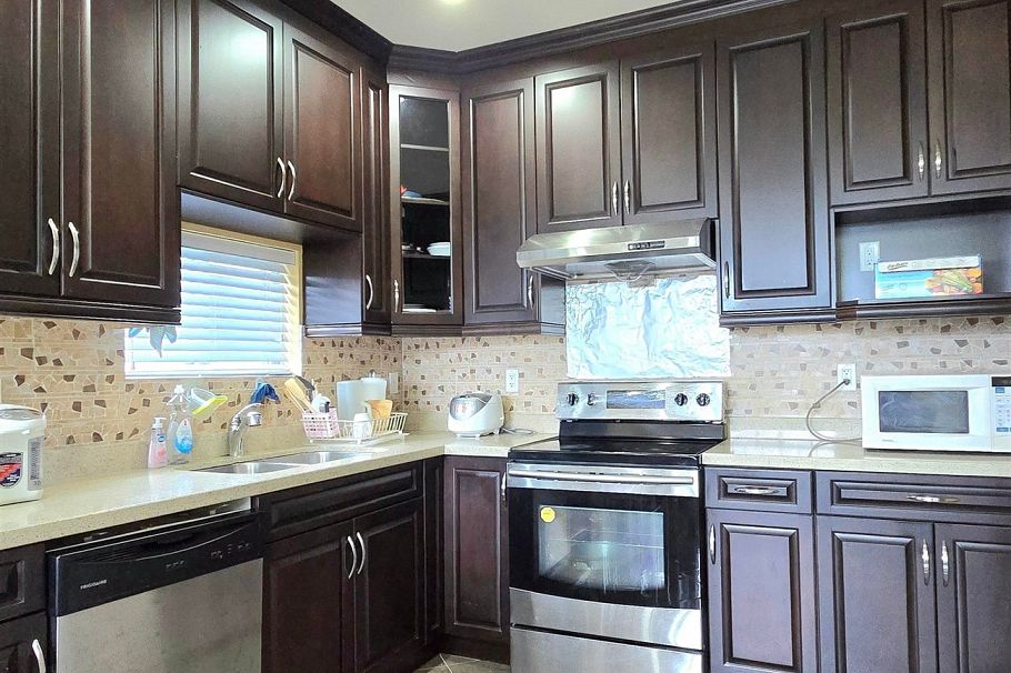 6056 Victoria Drive Vancouver, BC - 4