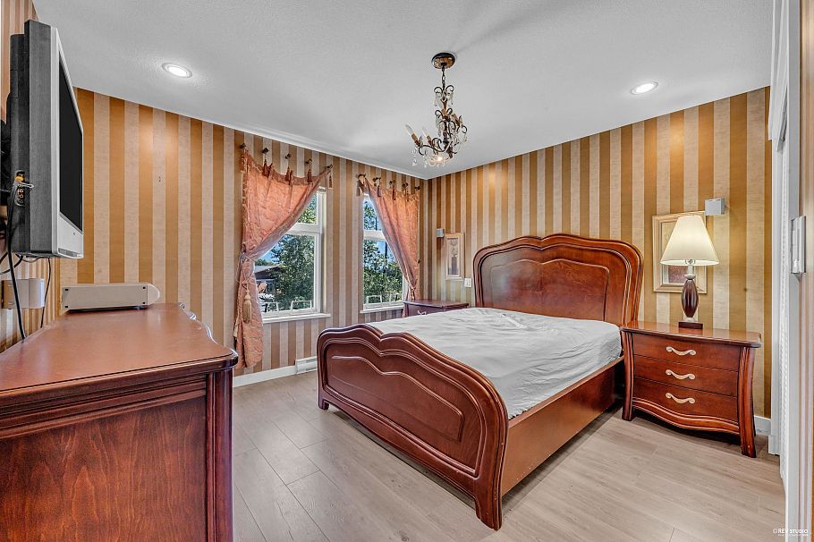 7401 Columbia Street Vancouver, BC - 23