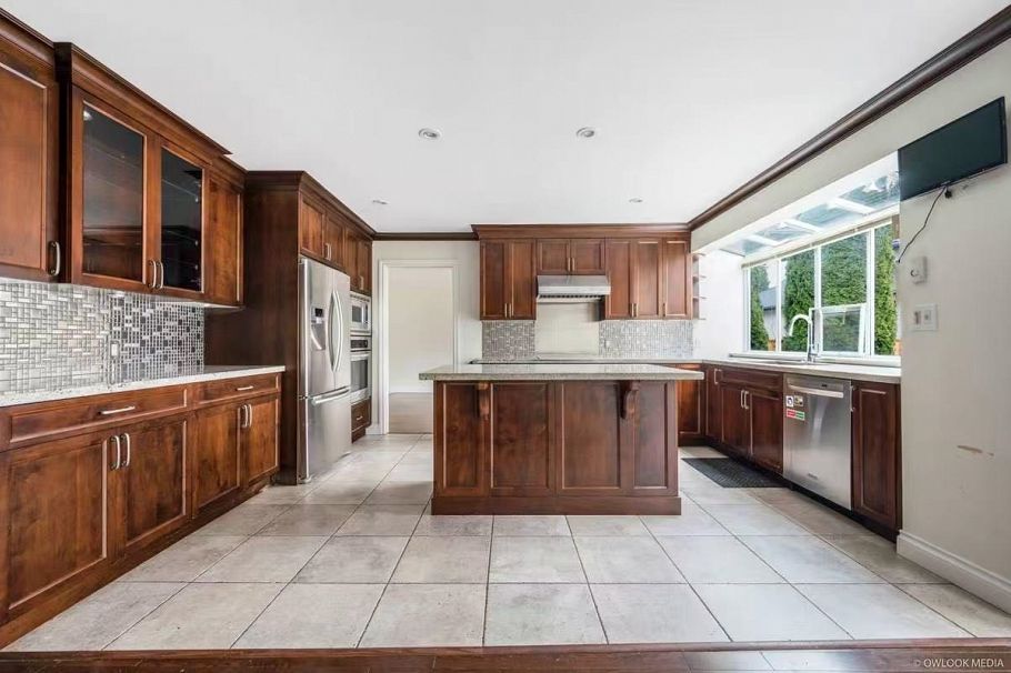 4570 W 13th Avenue Vancouver, BC - 8