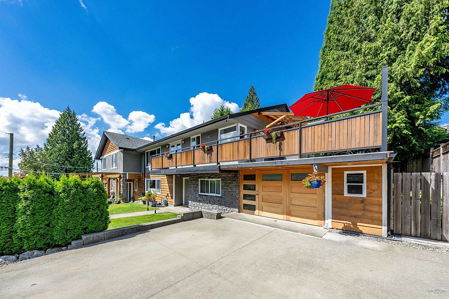 949 Hartford Place North Vancouver, BC - 2