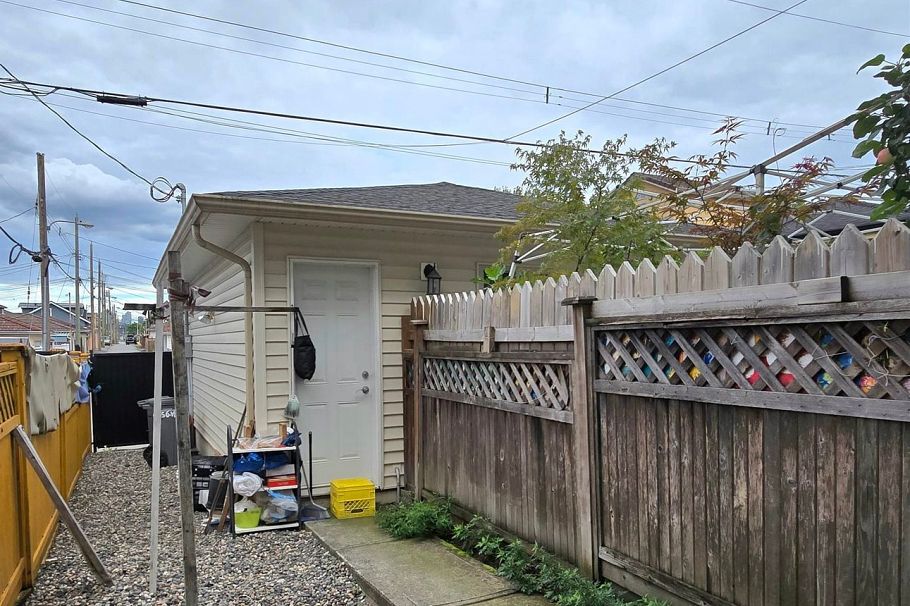 6056 Victoria Drive Vancouver, BC - 2