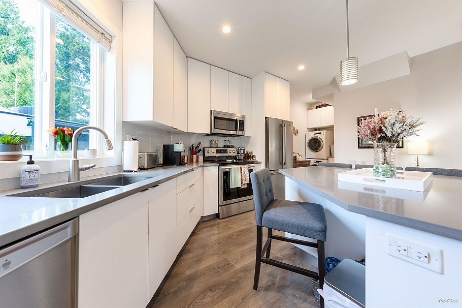 949 Hartford Place North Vancouver, BC - 9