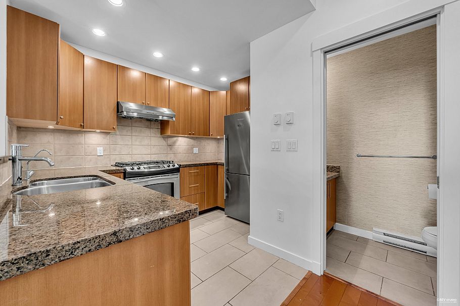 7401 Columbia Street Vancouver, BC - 12