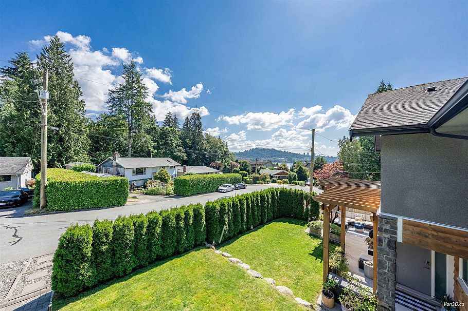 949 Hartford Place North Vancouver, BC - 33