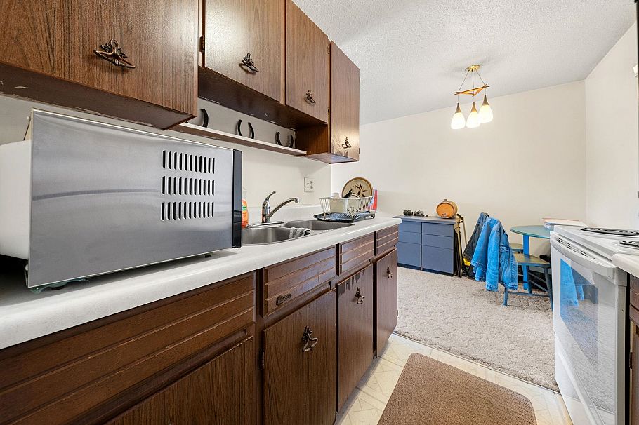 309 135 W 21st Street North Vancouver, BC - 19