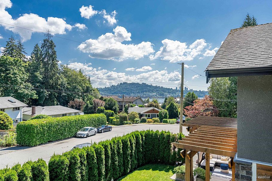 949 Hartford Place North Vancouver, BC - 36