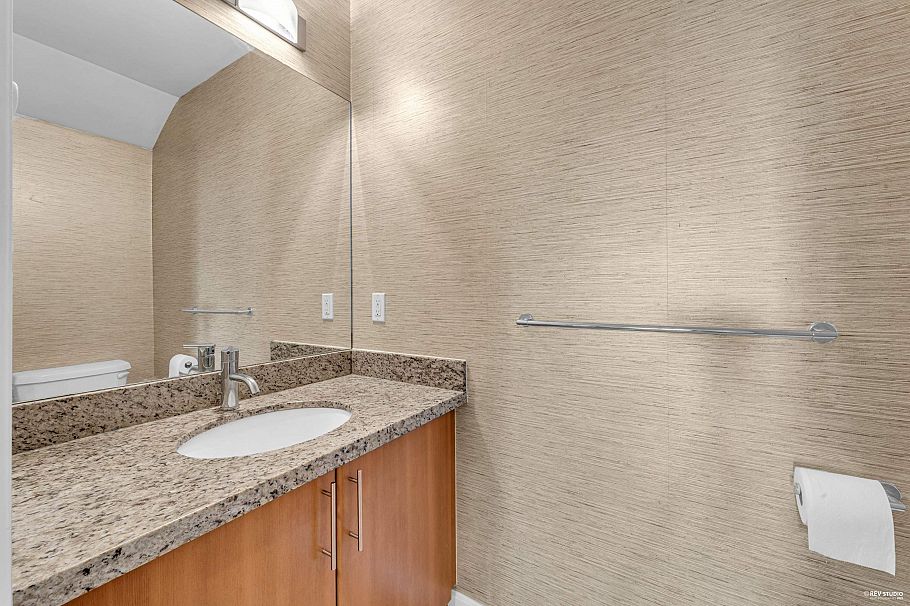 7401 Columbia Street Vancouver, BC - 16