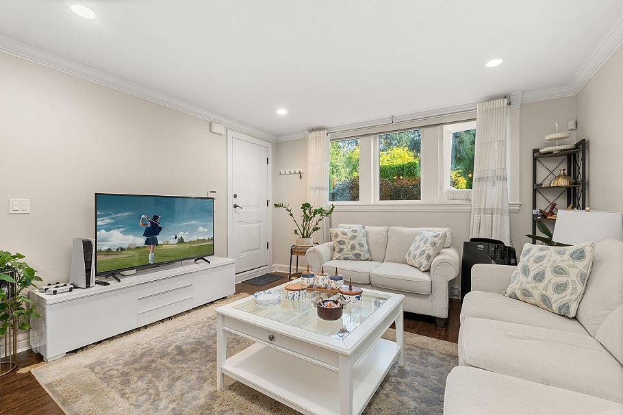 452 Tempe Crescent North Vancouver, BC - 35