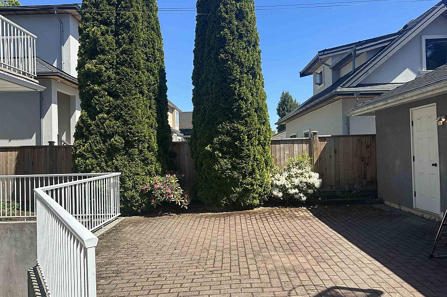 4570 W 13th Avenue Vancouver, BC - 21