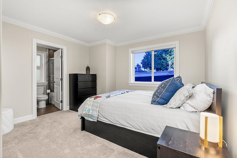 452 Tempe Crescent North Vancouver, BC - 30