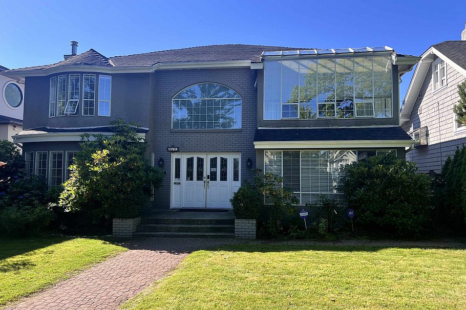 4570 W 13th Avenue Vancouver, BC - 1