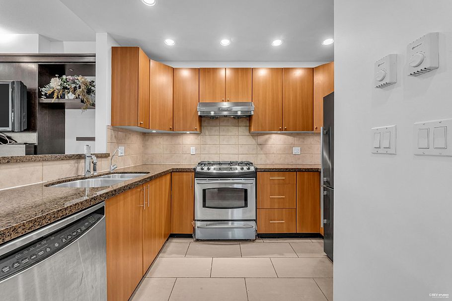 7401 Columbia Street Vancouver, BC - 13