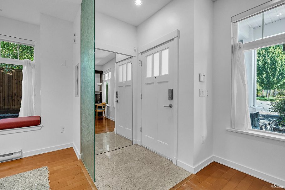 7401 Columbia Street Vancouver, BC - 2