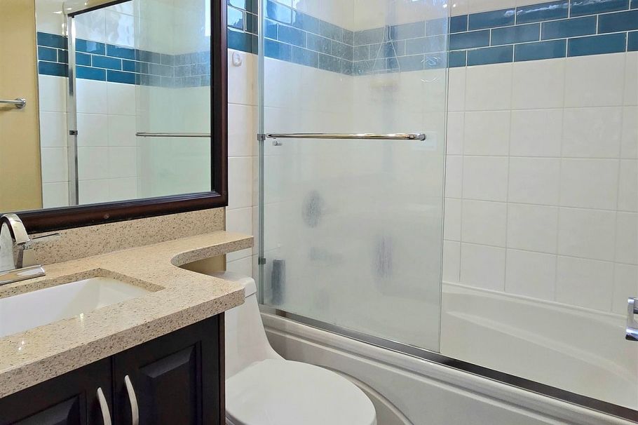 6056 Victoria Drive Vancouver, BC - 7