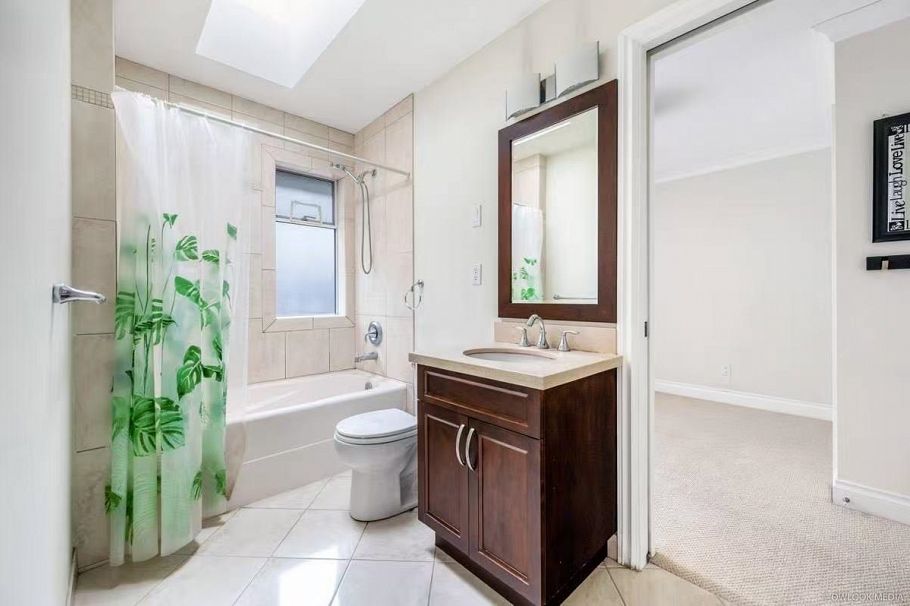 4570 W 13th Avenue Vancouver, BC - 17