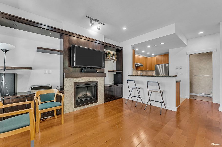 7401 Columbia Street Vancouver, BC - 3