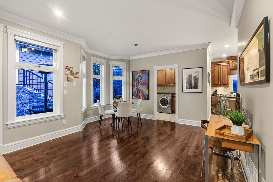 452 Tempe Crescent North Vancouver, BC - 12