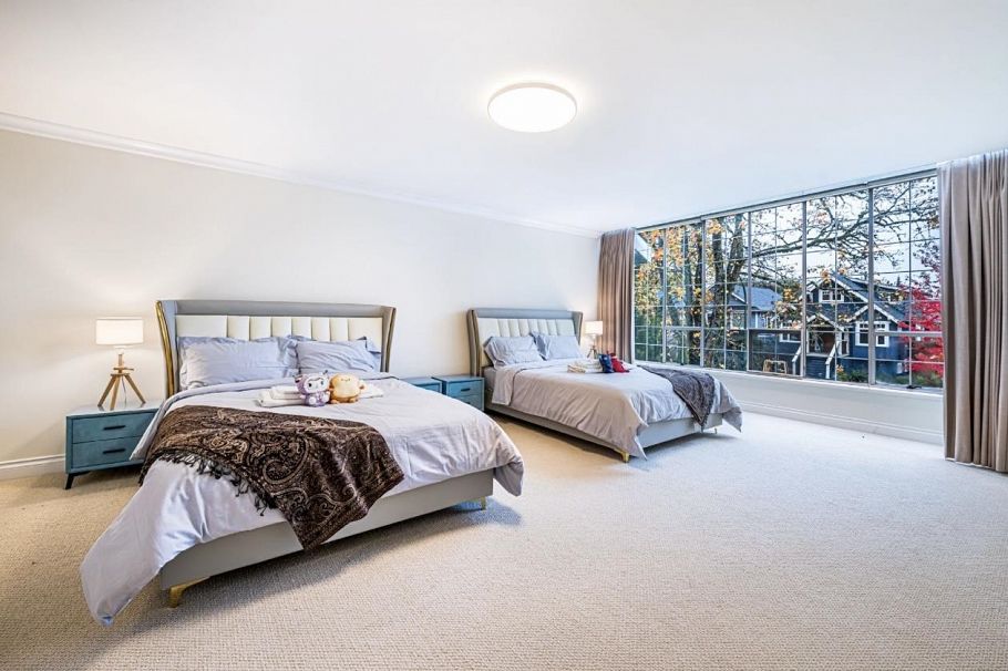 4570 W 13th Avenue Vancouver, BC - 9