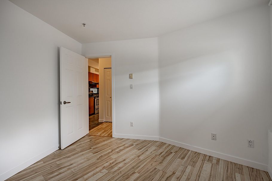 103 1688 E 8th Avenue Vancouver, BC - 8