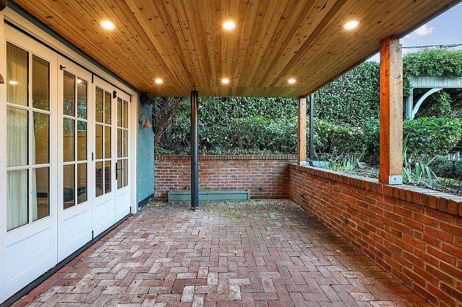 4291 W 9th Avenue Vancouver, BC - 27