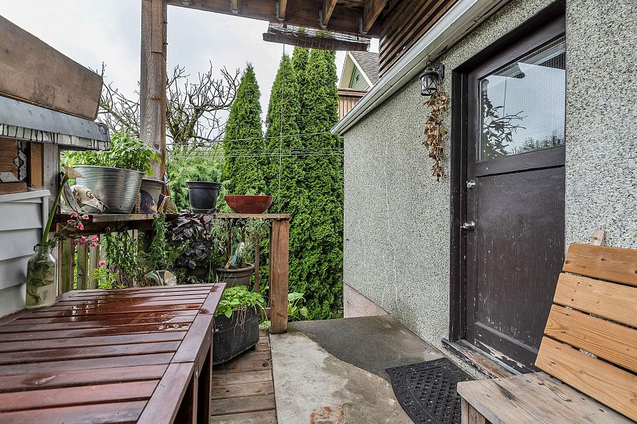 1836 E 1st Avenue Vancouver, BC - 40