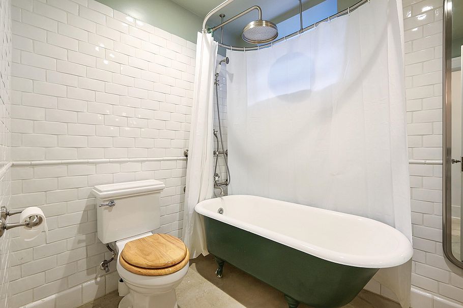 4291 W 9th Avenue Vancouver, BC - 21