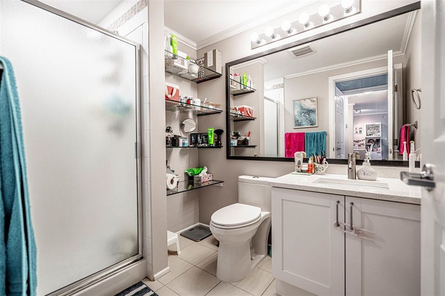 P02 223 Mountain Highway North Vancouver, BC - 14