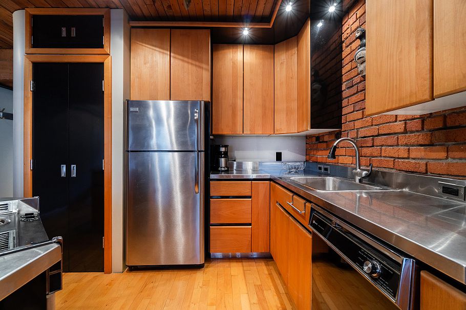 304 41 Alexander Street Vancouver, BC - 9