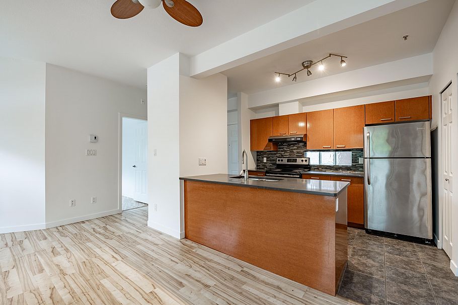 103 1688 E 8th Avenue Vancouver, BC - 1