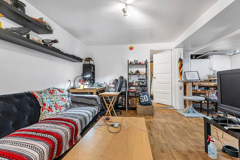 1836 E 1st Avenue Vancouver, BC - 4