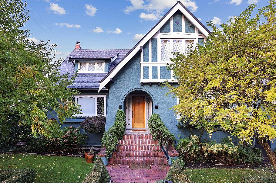 4291 W 9th Avenue Vancouver, BC - 1