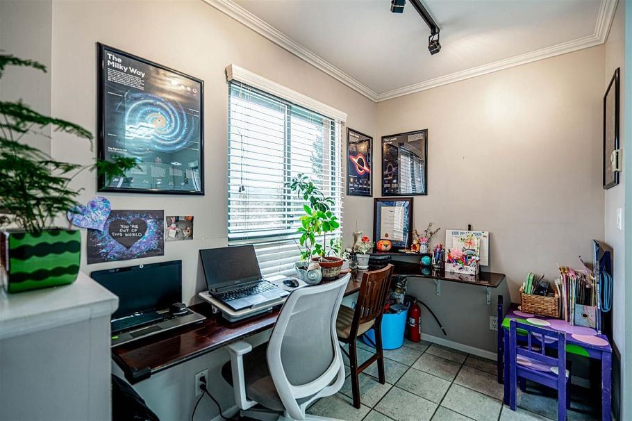 P02 223 Mountain Highway North Vancouver, BC - 16