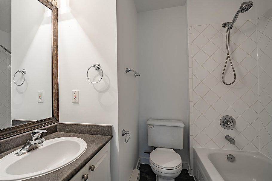 103 1688 E 8th Avenue Vancouver, BC - 9