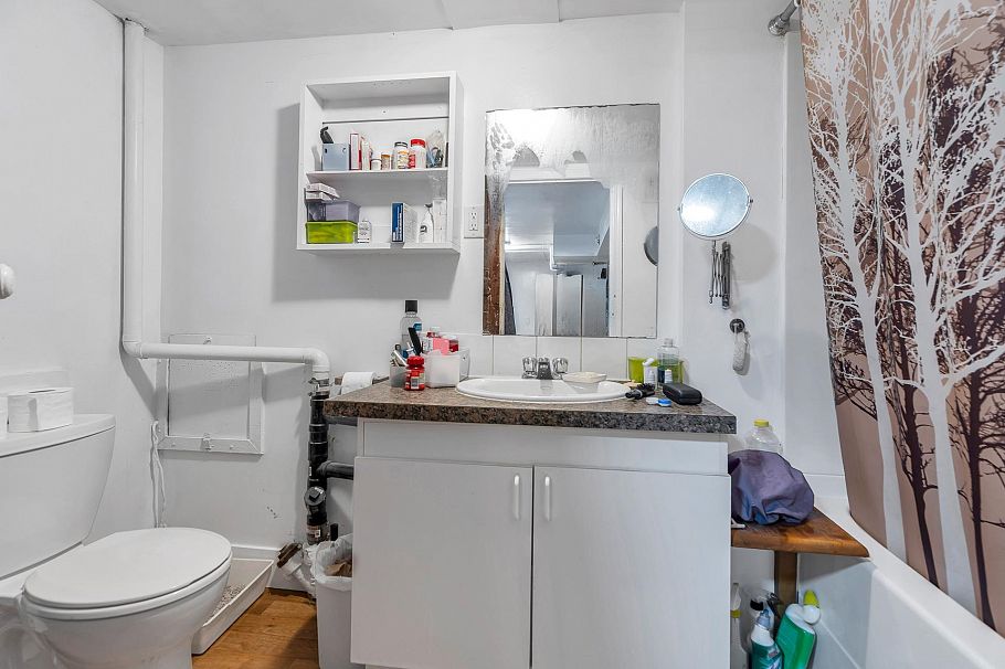 1836 E 1st Avenue Vancouver, BC - 5