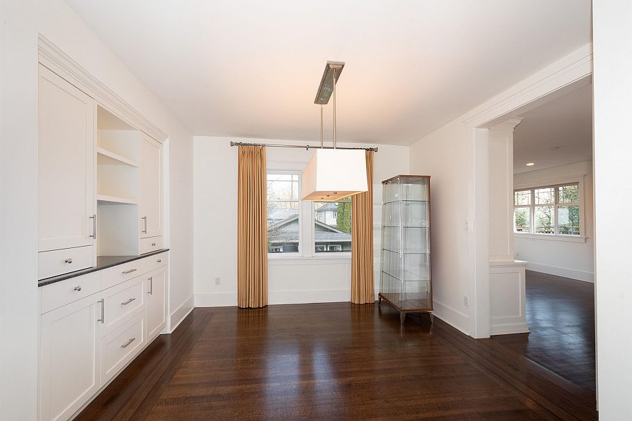 3533 W 20th Avenue Vancouver, BC - 4