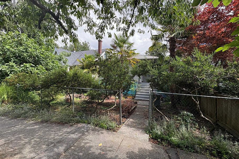 2274 Mclean Drive Vancouver, BC - 4