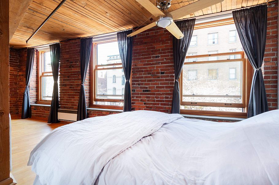 304 41 Alexander Street Vancouver, BC - 3