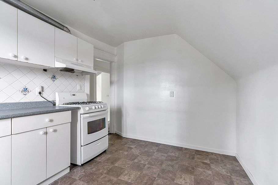 1836 E 1st Avenue Vancouver, BC - 22