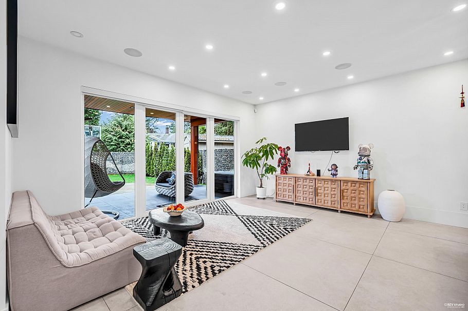 1075 Belvedere Drive North Vancouver, BC - 11