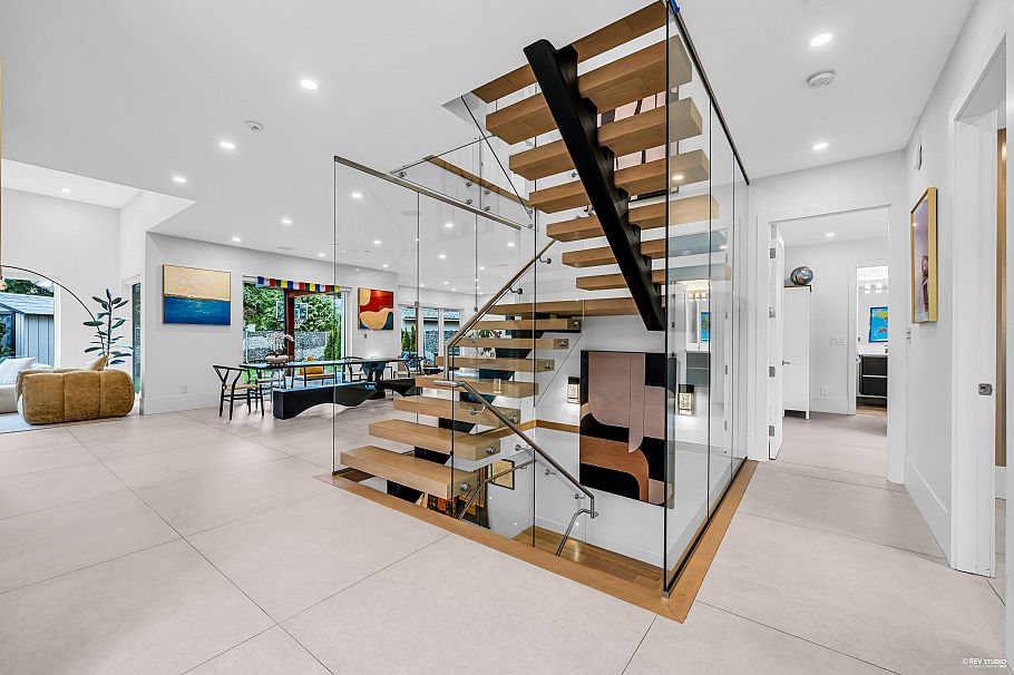 1075 Belvedere Drive North Vancouver, BC - 4