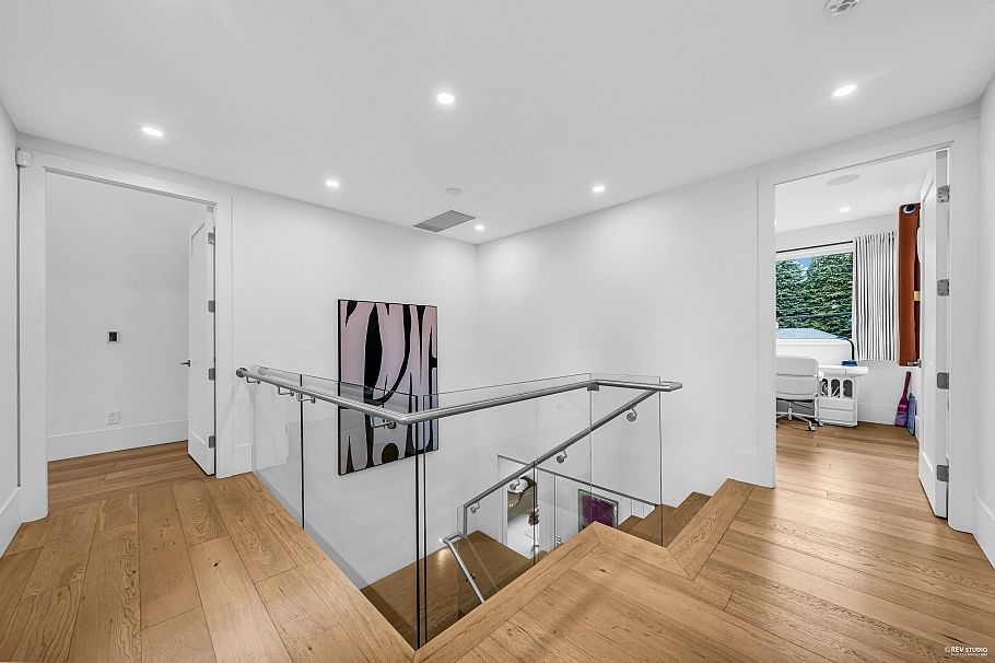 1075 Belvedere Drive North Vancouver, BC - 16