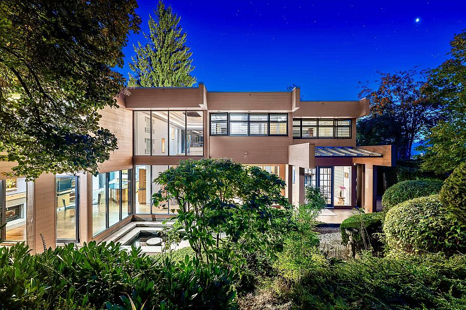 687 Beachview Drive North Vancouver, BC - 39