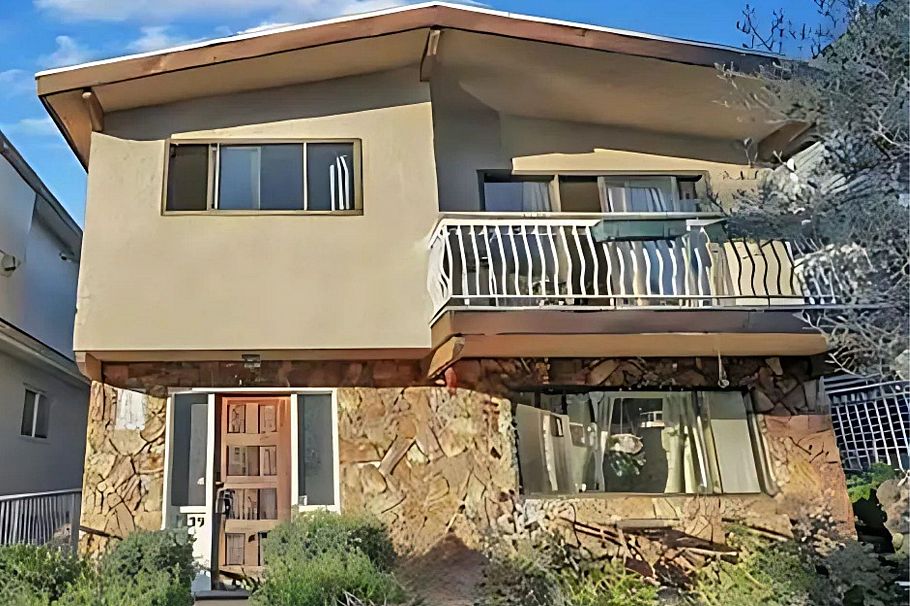 2339 Kingsway Vancouver, BC - 1