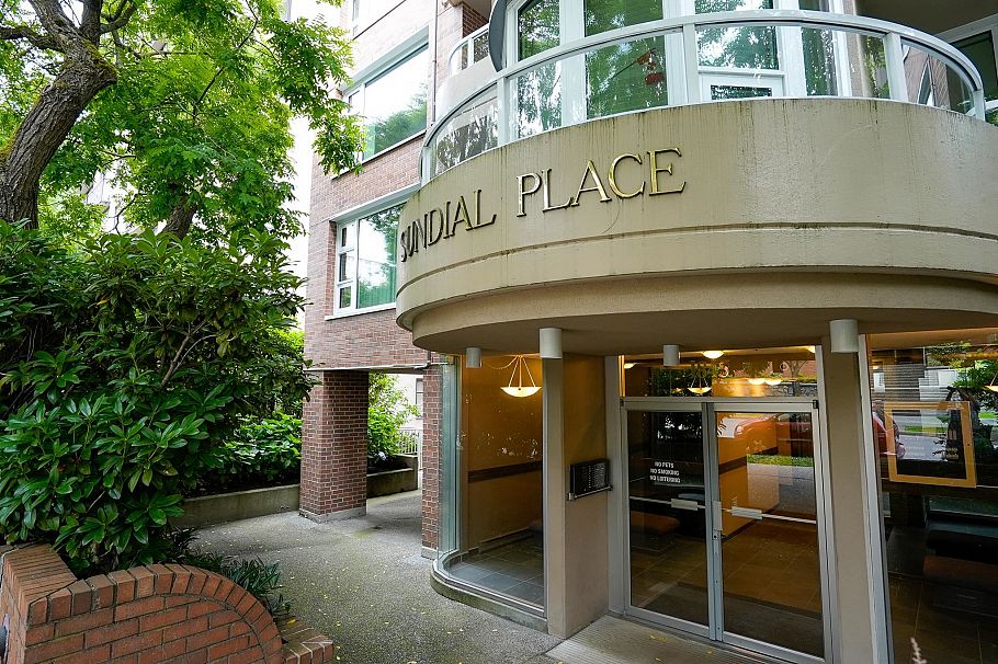 101 1845 Robson Street Vancouver, BC - 2